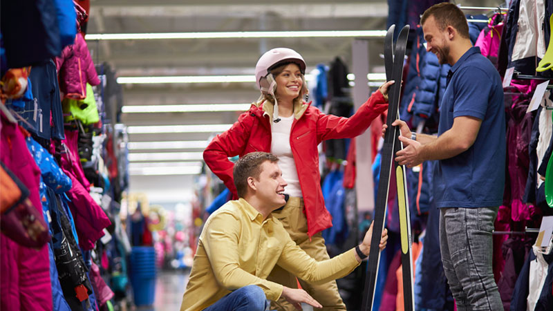 persone che guardano sci